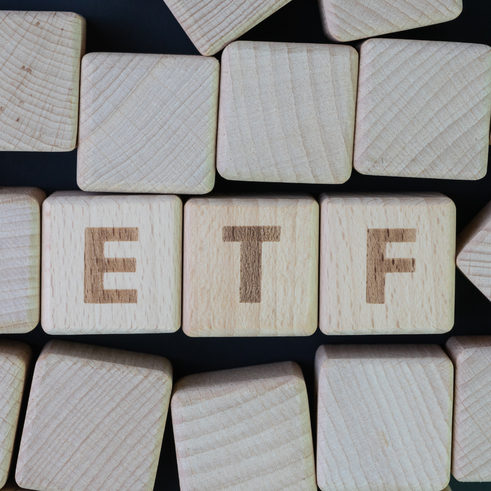 Can American expats in France buy ETFs